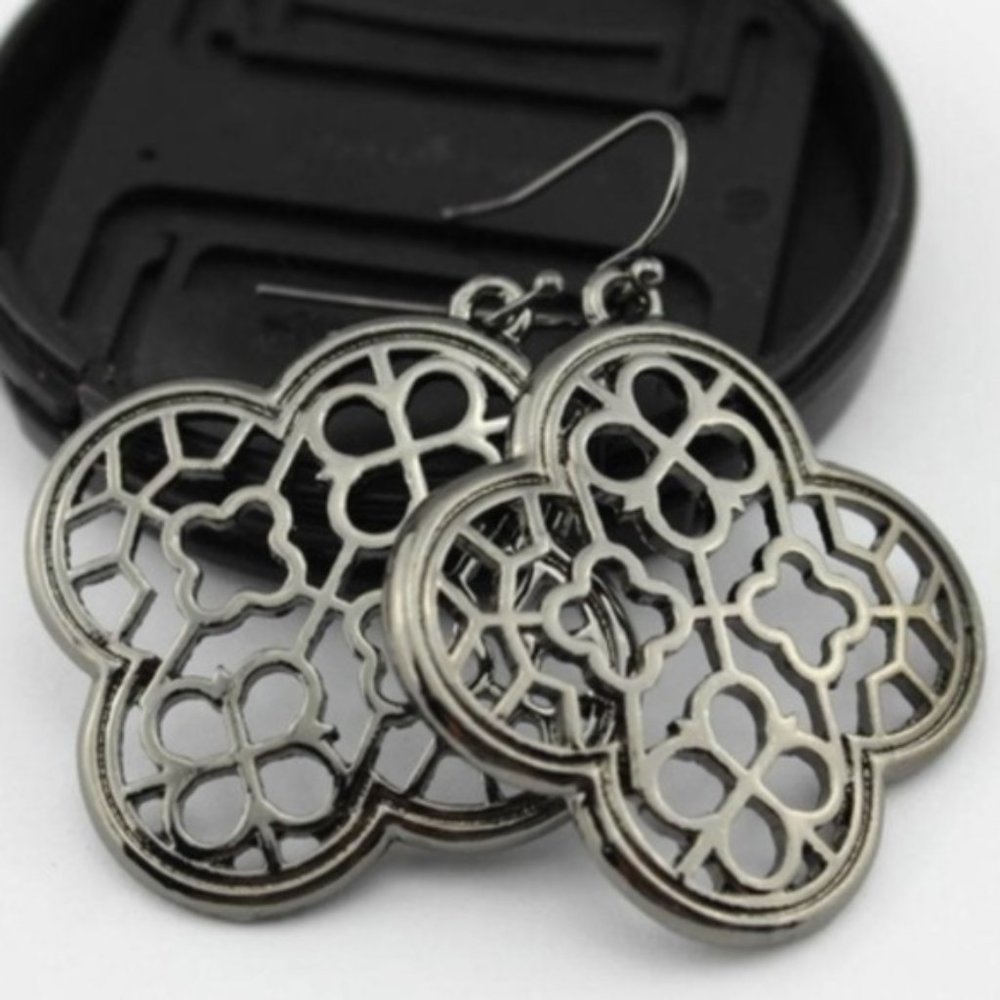 3/$15~Moroccan Quarterfoil Earrings - Picture 3 of 4